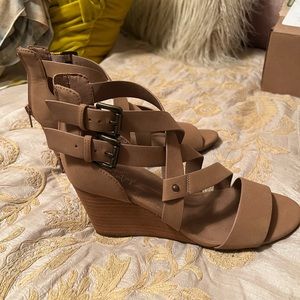Wedge shoes